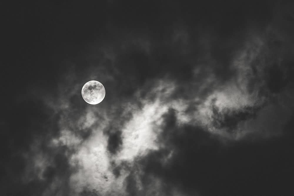 Legamenti d'amore in Luna calante